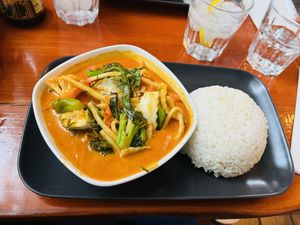 Kaeng Phed. Red curry stew. Fucking delicious! I absolutely love lime leaves in curry stews💗omg. And the thai basil addition was EPIC. Recommend! 🤤   at Rakhang Thai Kitchen in Gothenburg