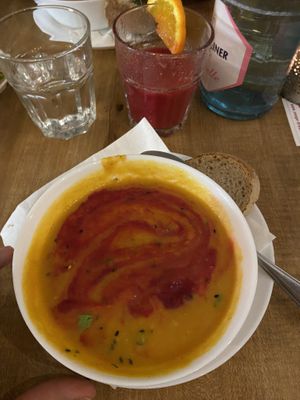 Möhren-Erdnuss-Suppe #Veganuary at Vengo Die Gemusekuche in Bremen