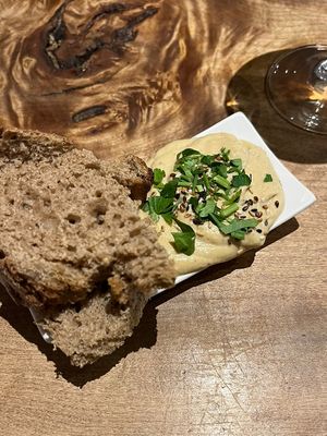 Hummus und Brot  at Vengo Die Gemusekuche in Bremen