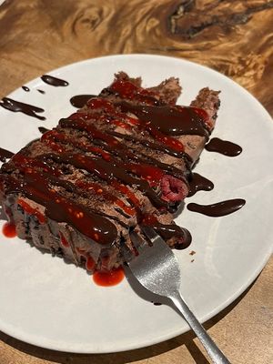 Schokolade Himbeeren Kuchen   at Vengo Die Gemusekuche in Bremen