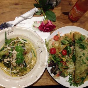 vegan green thai curry + veggie wrap at Vengo Die Gemusekuche in Bremen