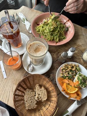 Das Knackebrot war warm ...  at Vengo Die Gemusekuche in Bremen