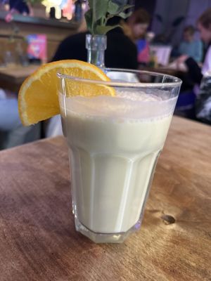 Mango Lassie, enthält nur Fruchtzucker, vegan und glutenfrei  at Vengo Die Gemusekuche in Bremen