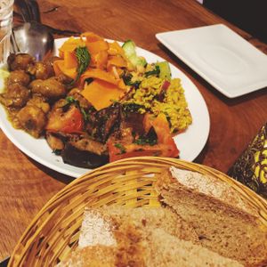 starter salad plate with 5 items at Vengo Die Gemusekuche in Bremen
