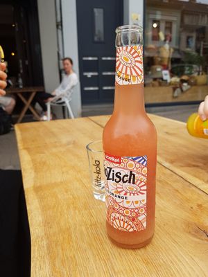 Outside seating and tasty bio lemonade at Vengo Die Gemusekuche in Bremen