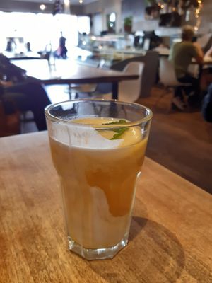 Mango coconut lassi at Vengo Die Gemusekuche in Bremen