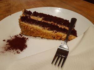 Snickers cream cake at Vengo Die Gemusekuche in Bremen