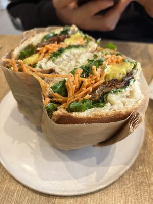 Sandwich aux champignons enoki frits   at MAMÉ  in Orleans