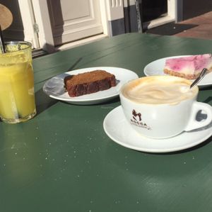 Fresh Juice, Vegan Banana Bread, Coffee, Raw Cheesecake  at SLA - Westerstraat in Amsterdam