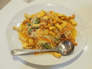 Som tam at Kin-Lum Vegetarian in Chiang Mai