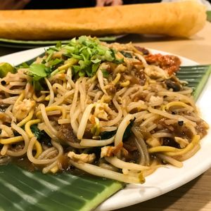 Hokkien mee  at Gokul Raas Vegetarian - Little India in Central Singapore
