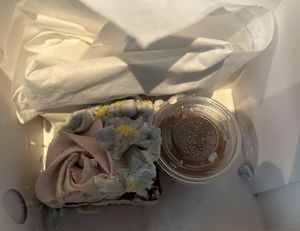 The cake was beautiful and delicious. There was also a lunch menu.   at at ease - ヴィーガンレストラン in Sapporo