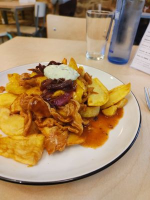 Patacas da casa con sojalitas at Black Cat Santiago in Santiago De Compostela