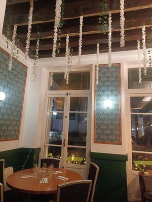 Restaurant at Pizza Wawa in Paris