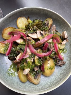Pommes brocoli & champignons   at La Sauterelle in Toulouse