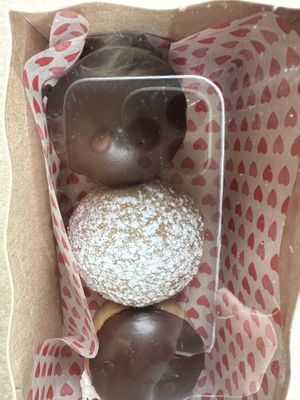 Vegan 🌱 donuts   at HoochMKE in Milwaukee