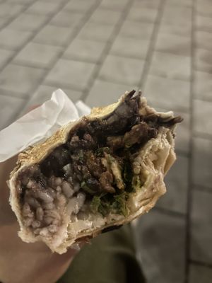 Take Out Pulled-Soja Burrito (vegan) mit Salsa Rojo Picante, Käse, Koriander-Jungzwiebel  at Los Locos Mexican Street Food in Vienna