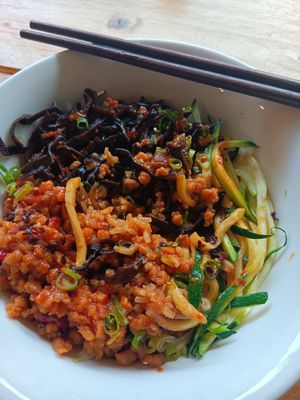M1 Yu-Xiang ricebowl at Susu Vegan Food in Berlin