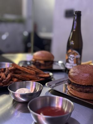 AMAZING BURGERS!!!!!! BEST IN ANTWERP .   at No Ghost in Antwerpen