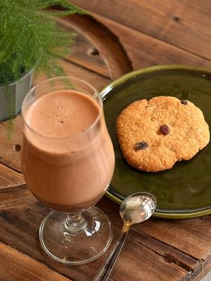 Cookie y chico late #Veganuary at fronda cafe  in Valencia