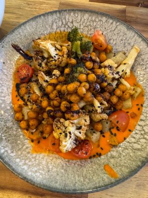 Veggie bowl at fronda cafe  in Valencia