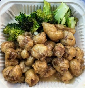 Lemon VG Chick’n 🥦🍋 at Veggie Garden in Mountain View
