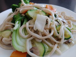 $9.95 S20 Very Garlicky Noodle: OMG yum so good. We love garlic. The veggies were very fresh and the noodles were perfectly cooked at Veggie Garden in Mountain View