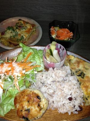 Lunch set at Base Island Kitchen in Osaka