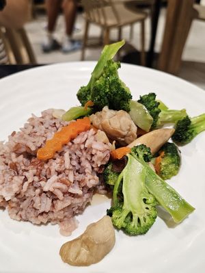  at Shine Thong Vegetarian Food - Ratchadamri Rd - ชั้น 1 โซน hug thais in Bangkok