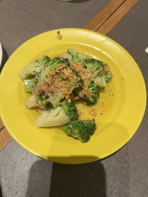 garlic broccolii  at Golden Tiger Udagawacho in Tokyo