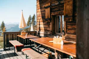 Unsere schöne Sonnenterrasse
(Bilder_Copyright_Long-Nong Huang) at Bergrestaurant Skihüte Feldis in Feldis