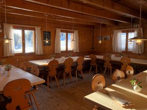 Unser warmes Stübli. Wir heizen mit Feuer und haben hier Platz für 34 Gäste. at Bergrestaurant Skihüte Feldis in Feldis