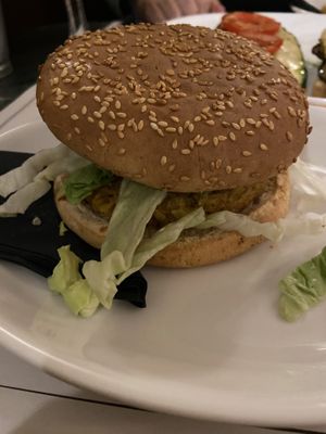 Burger di farro  at Connery in Turin
