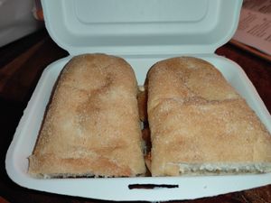 Bocata de calamares vegano, lo pedí para llevar, es una fantasía tener la opción de comer algo tan madrileño en un local vegano. Y de proporciones abundantes, además at rhuka in Madrid