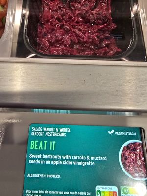 Red beet - vegan clearly labelled at Picadeli - Esso Minderhout in Hoogstraten