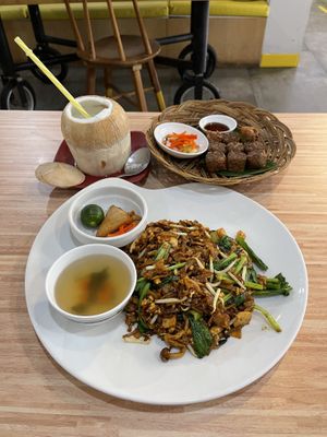 Char Kuay Teow & Omni meat Ngoh HIANG with fresh coconut 🥥  at Loving Hut in Central Singapore