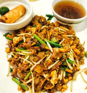 Vegan fried kuey teow set, alliums free version at Loving Hut in Central Singapore