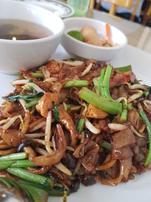 Wok hey Char Kuey Teow 👌🏻 at Loving Hut in Central Singapore