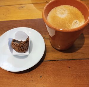 Tô top off, Brazilian café expresso puro , sem adoçante , and vegano brigadeiro tradicional ... Vou ala!? at Canteiro in Florianopolis