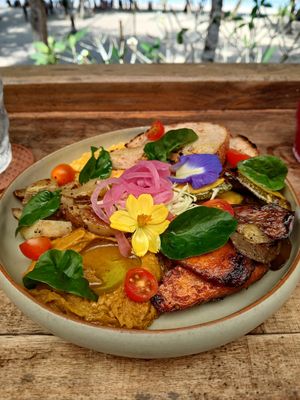 Vegan breakfast plate w/scrambled tofu at Yoga Tayo in El Nido