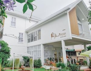 Lovely Garden Setting at Bloomin' Moon Hostel in Chiang Mai