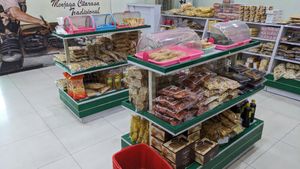 Other snacks on sale #Veganuary at Serabi Notosuman Ny. Lidia in Surakarta