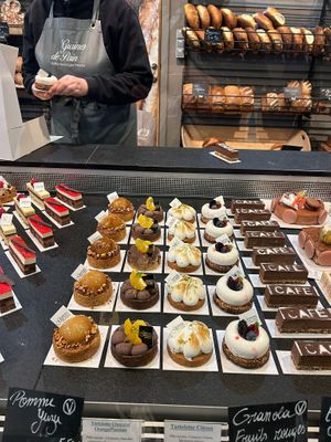 Comptoir: options véganes 🌱 disponibles le week-end   at Graines de Pain by Eric Gourdin in Peruwelz