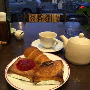 :) at Macrovenus and Pan-Yakibito in Tokyo