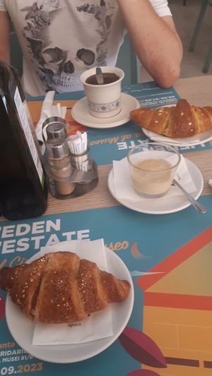 Croissant, chocolat, dolce at Capre e Cavoli in Brescia