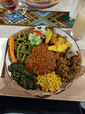 Gemischte Platte vegan at Temesgen Simmern in Simmern