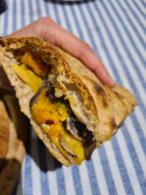 Focaccia portata a casa con affettato vegan di lupino at Pizzeria L'Angelo in Venice