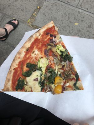 Pizza vegano with mozzarisella at Pizzeria L'Angelo in Venice