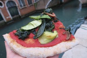 pizza with tomato sauce, spinach, mushrooms, zucchini at Pizzeria L'Angelo in Venice