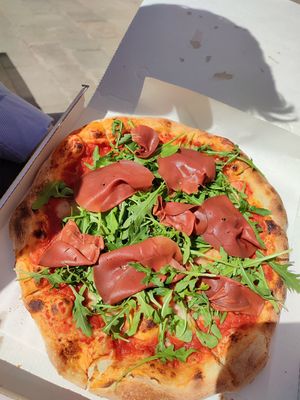 Vegan pizza with Rucola at Pizzeria L'Angelo in Venice